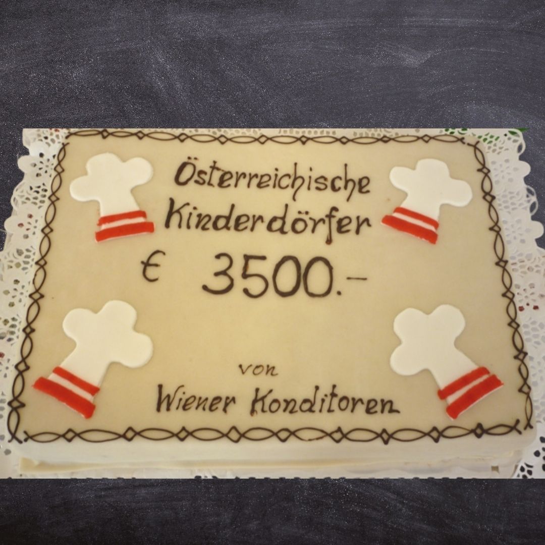 Handgemachte Festtagstorte zur Feier von gesammelten Spenden der Wiener Konditoren.