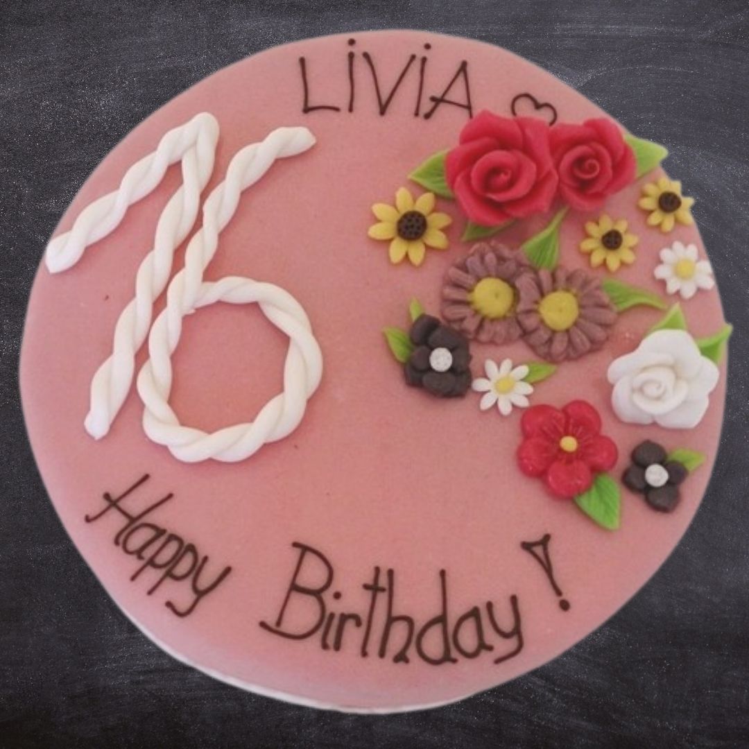 Sweet Sixteen - rosa Torte mit Blumenmotiv.