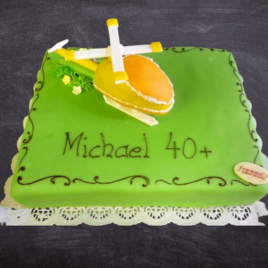 Ein süßer Helikopter landet auf der grünen Zuckerwiese - diese Torte gab es für Michael.