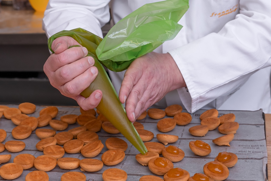 Die Weihnachtsplätzchen aus der Wiener Traditionskonditorei frömmel werden in 1070 Wien gebacken.