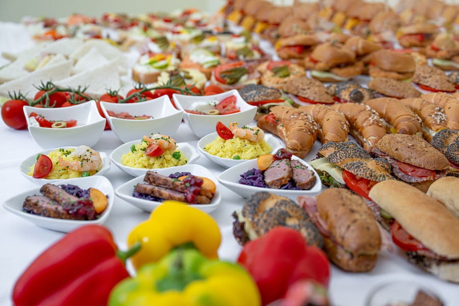 Bei froemmel's Catering erwarten Sie Canapes, Brötchen, Flying Buffet und viele andere Köstlichkeiten.