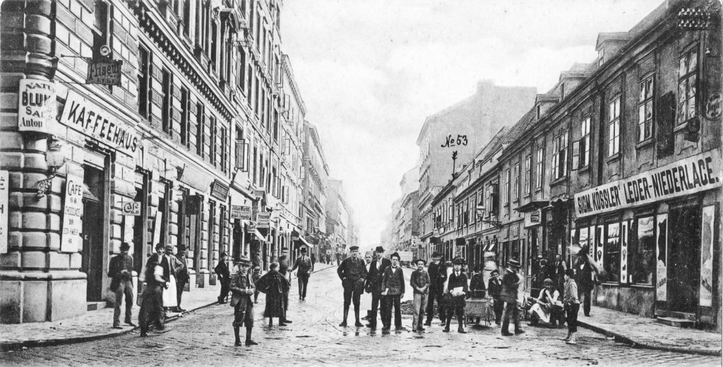 Bereits Anfang des 20. Jahrhunderts war hier in der Zieglergasse ein Kaffeehaus, wo heute das froemmel's ist.