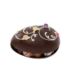 hausgemachtes Osterei, klein & dunkel, mit 4 Bonbons