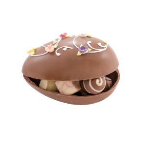 hausgemachtes Osterei, klein & hell, mit 4 Bonbons